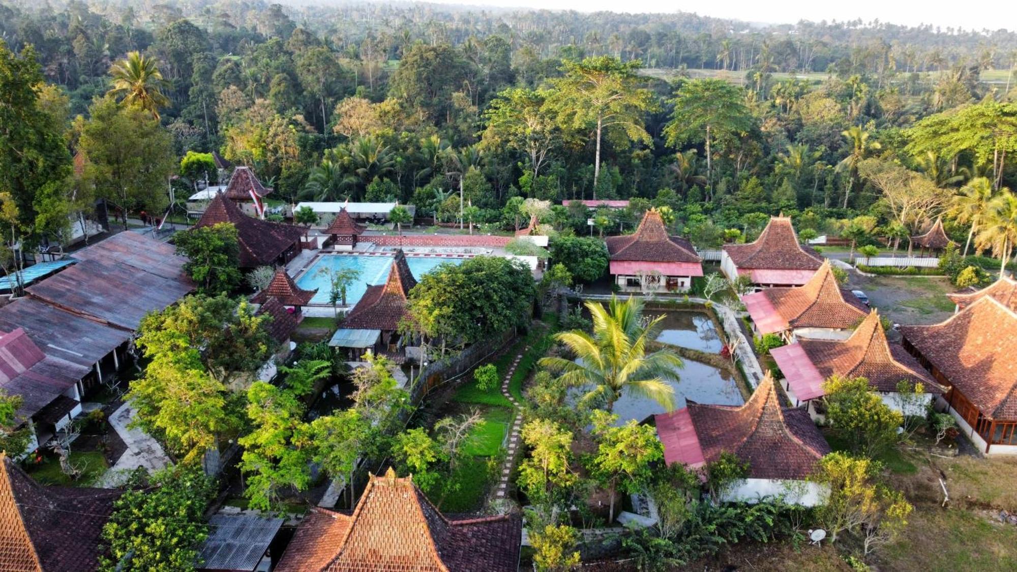 Kampoeng Joglo Ijen Villa Banyuwangi  Exterior photo