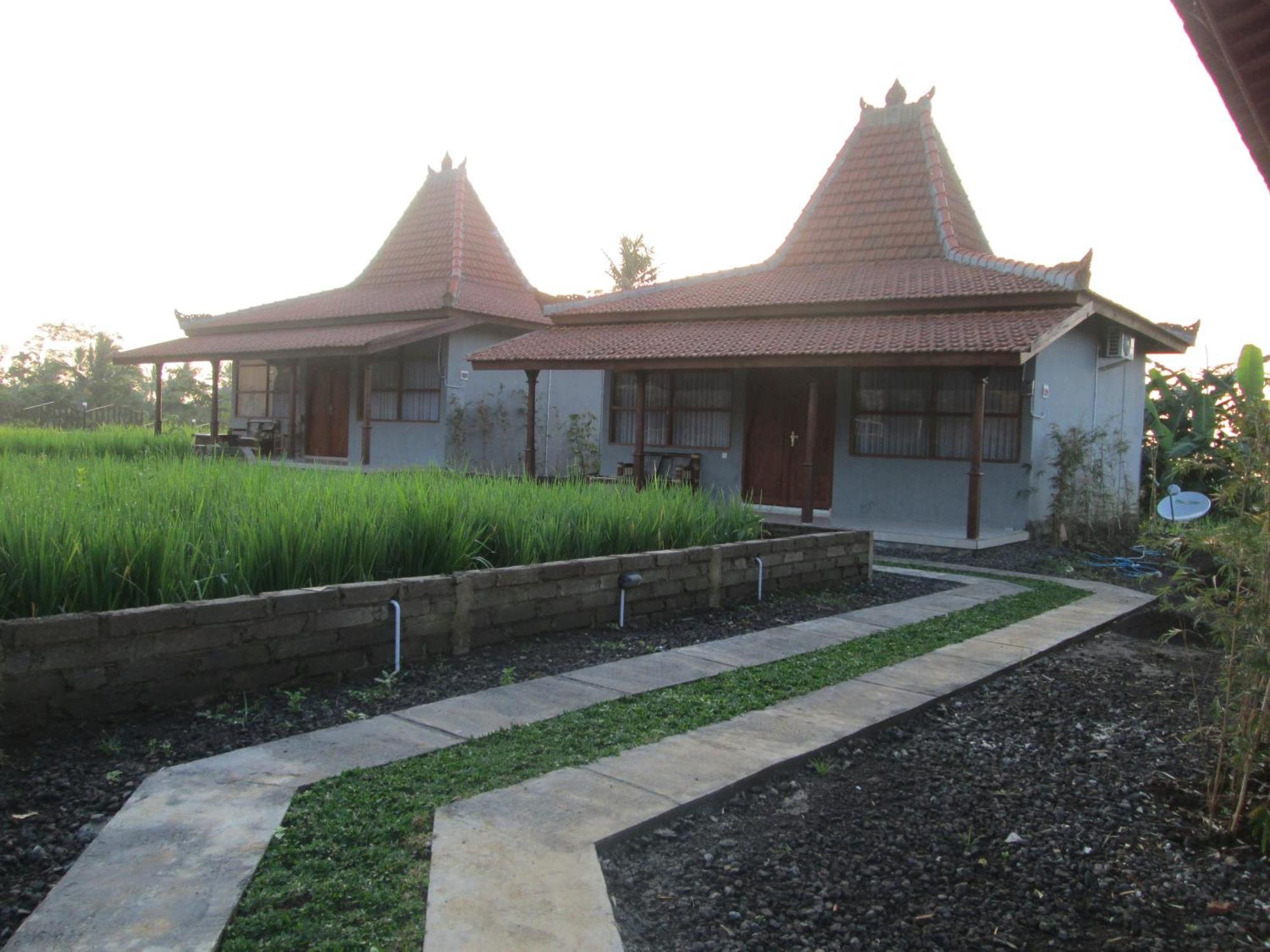 Kampoeng Joglo Ijen Villa Banyuwangi  Exterior photo